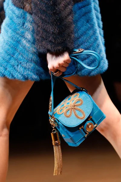 Look 16